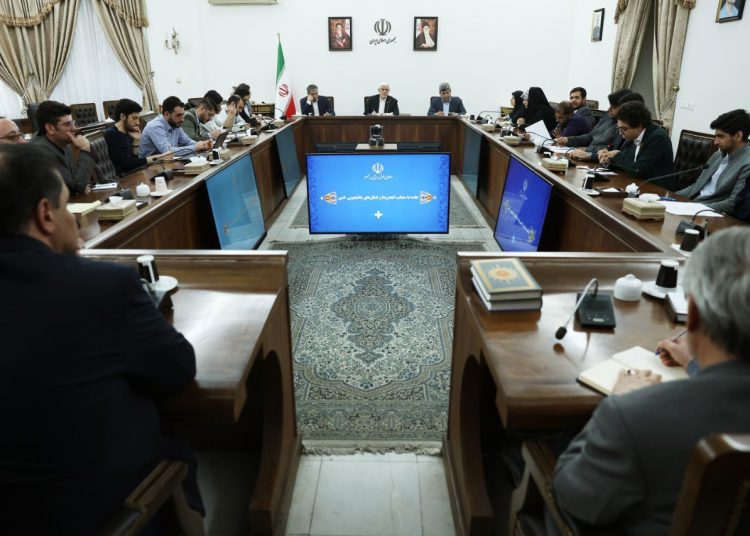 عارف: ارزش پرخاش یک دانشجو برای من بیشتر از تکریم افراد است